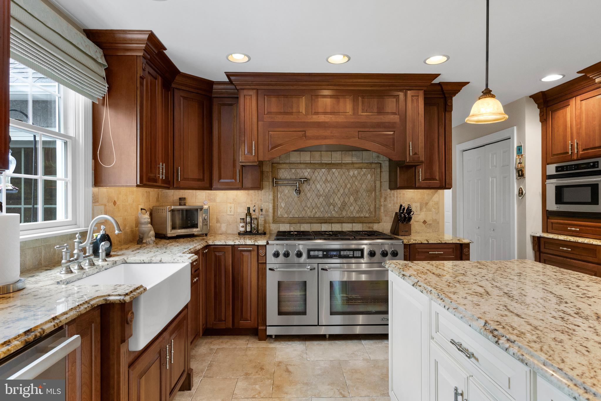 10 Winterberry Ln