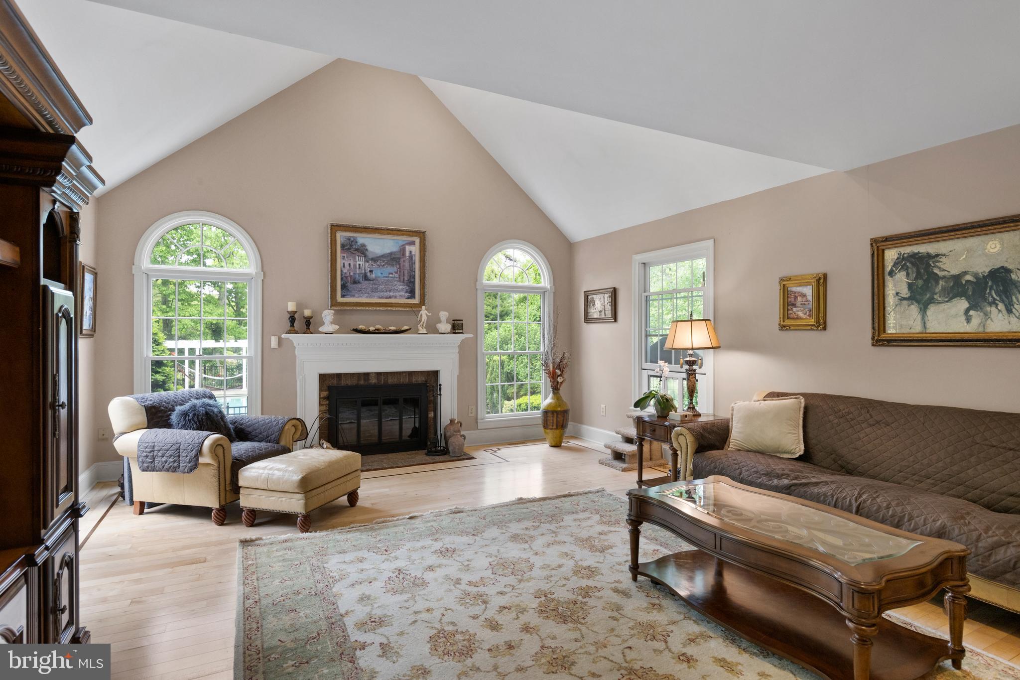 10 Winterberry Ln