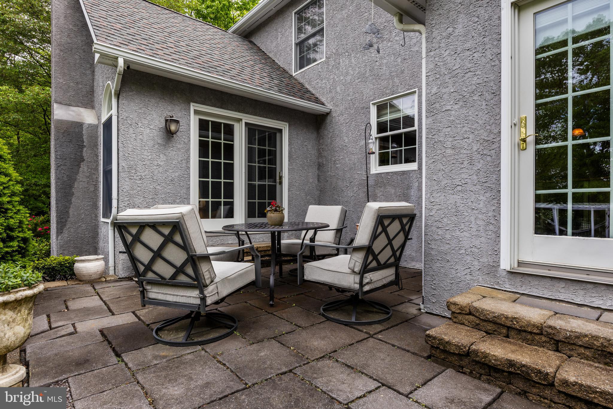 10 Winterberry Ln