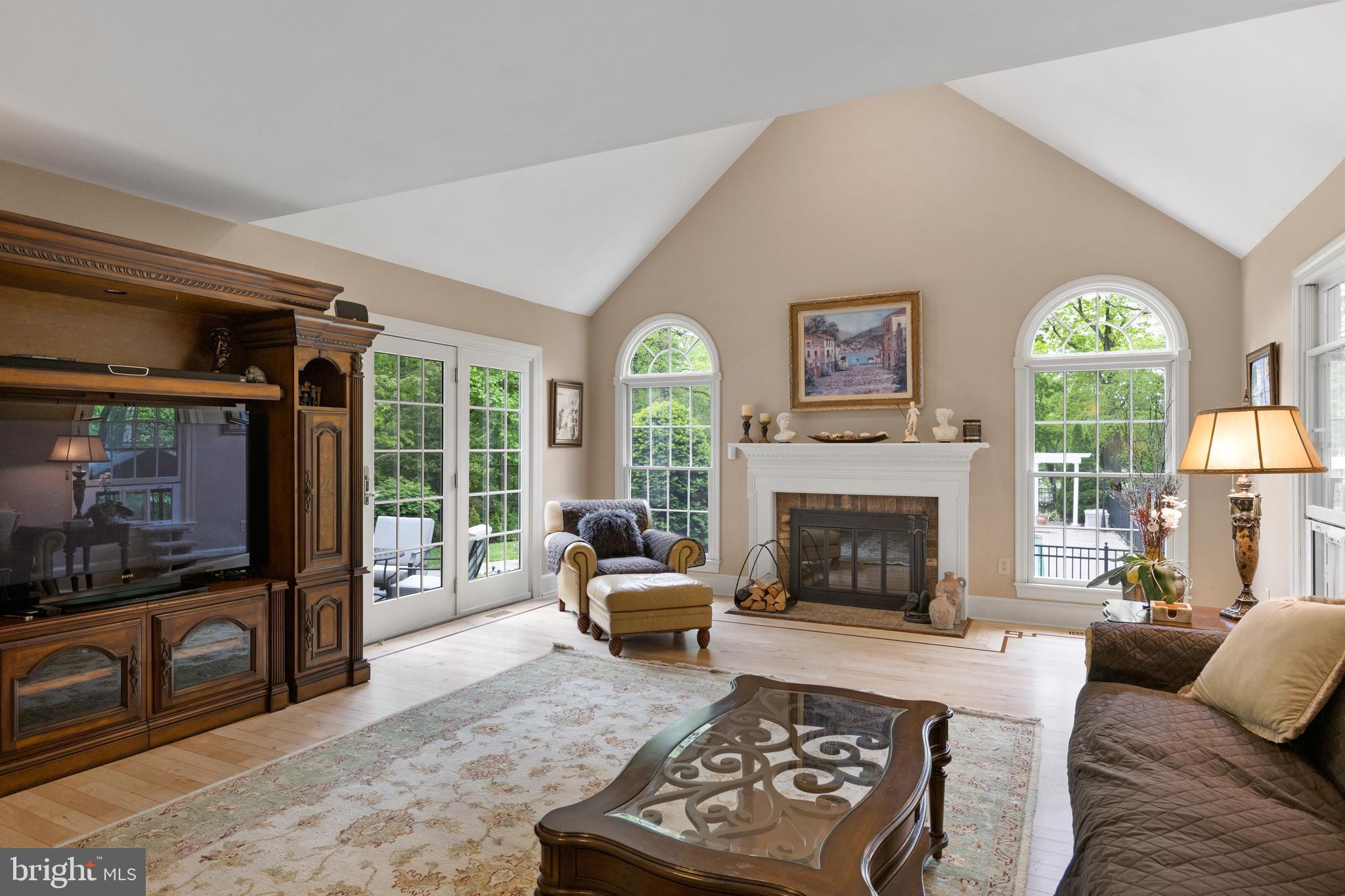 10 Winterberry Ln