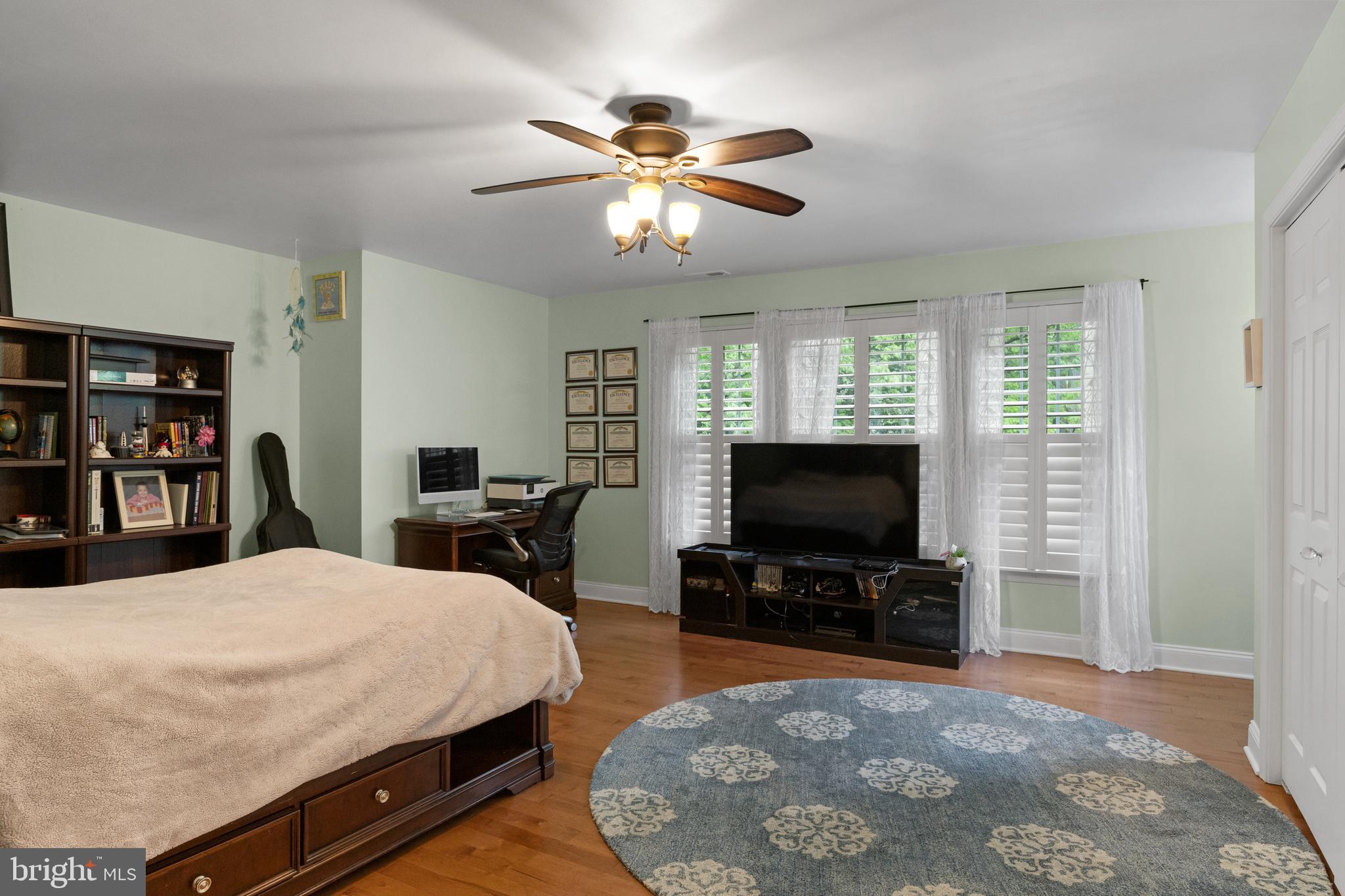 10 Winterberry Ln