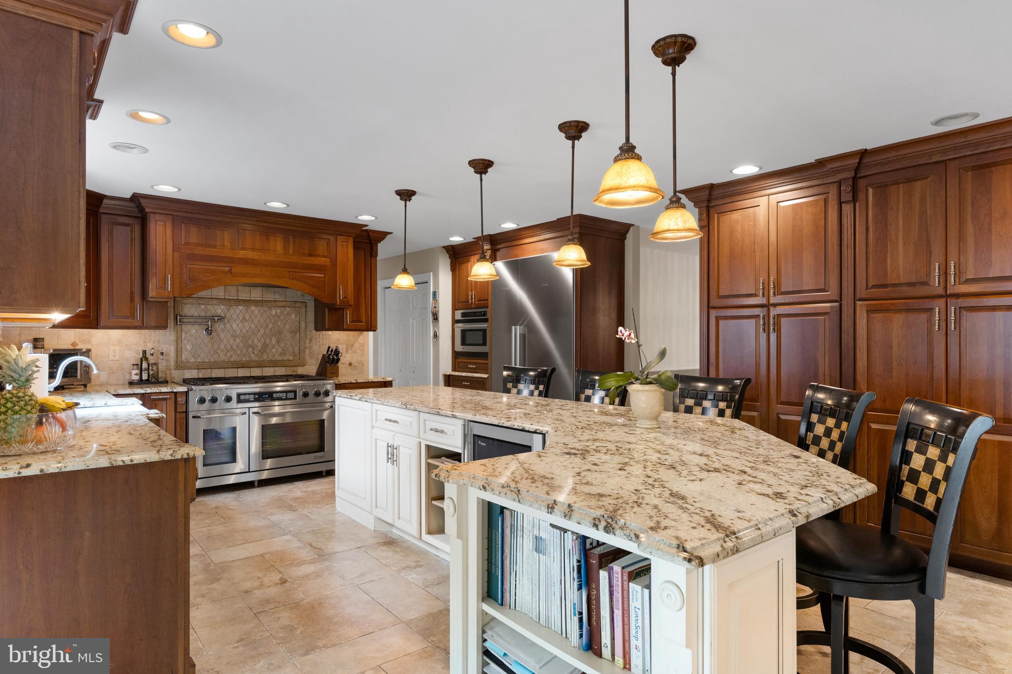 10 Winterberry Ln