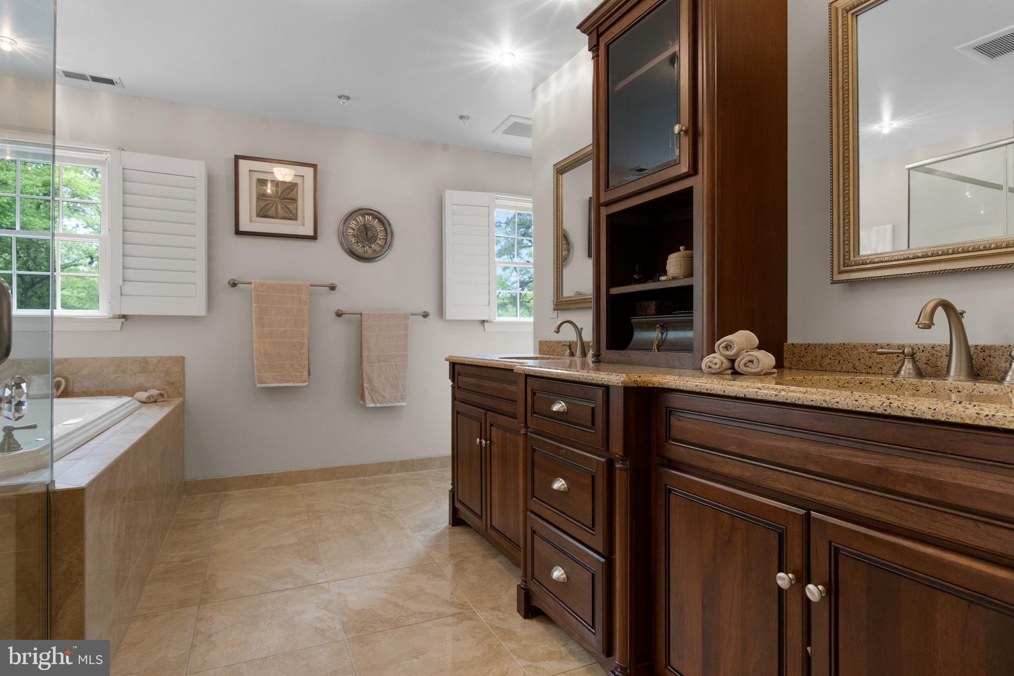 10 Winterberry Ln