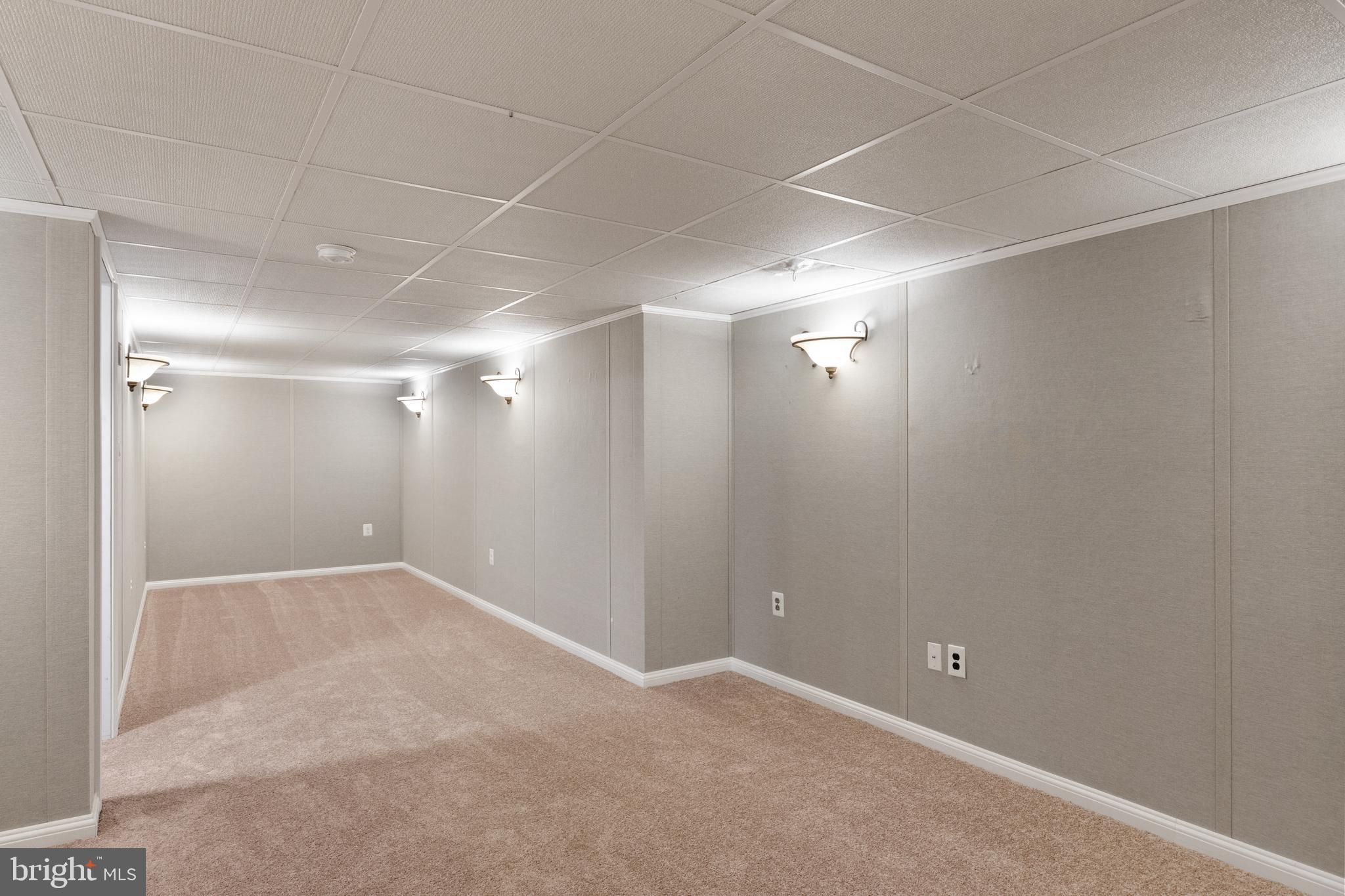 10 Winterberry Ln