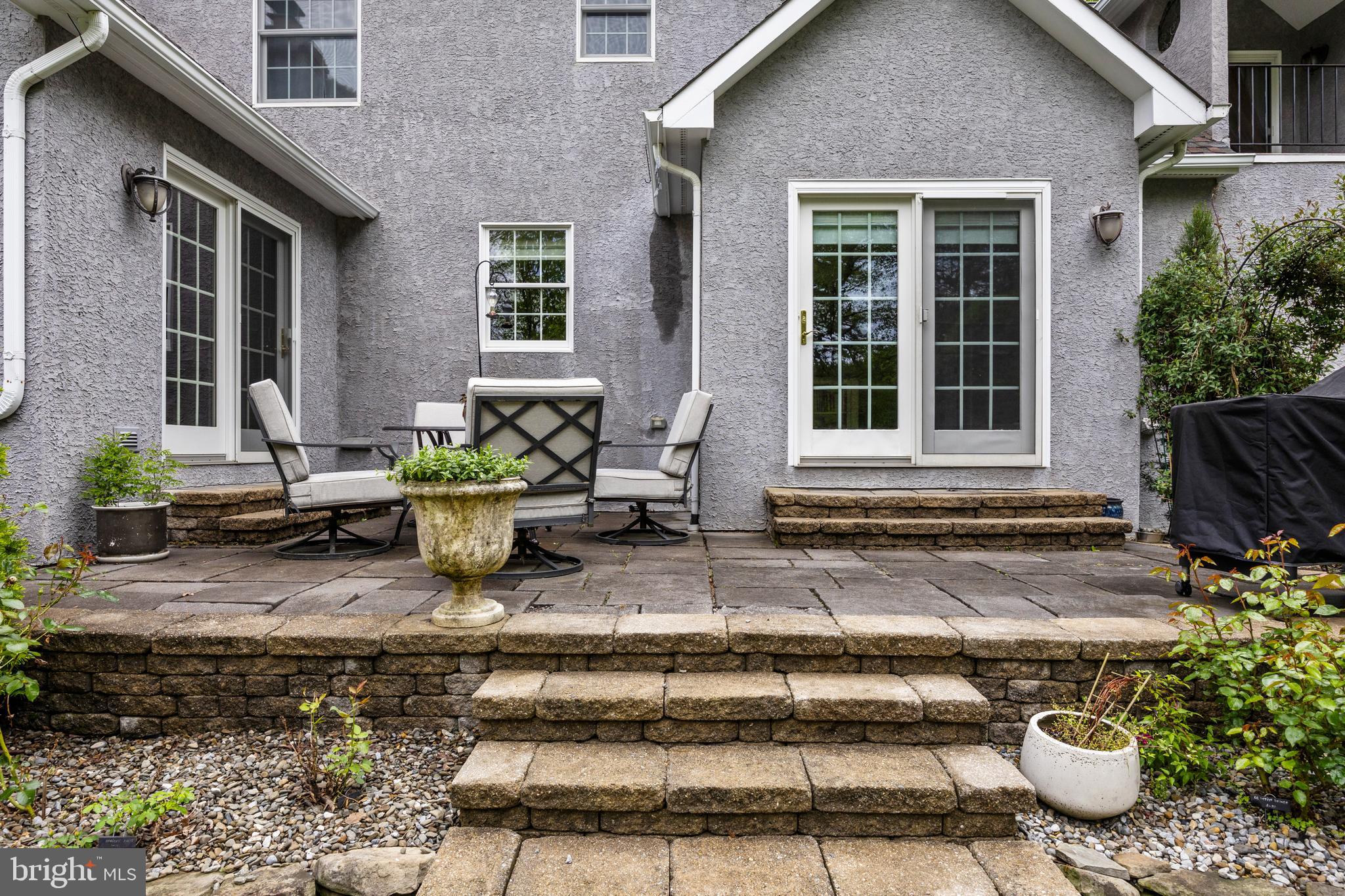 10 Winterberry Ln