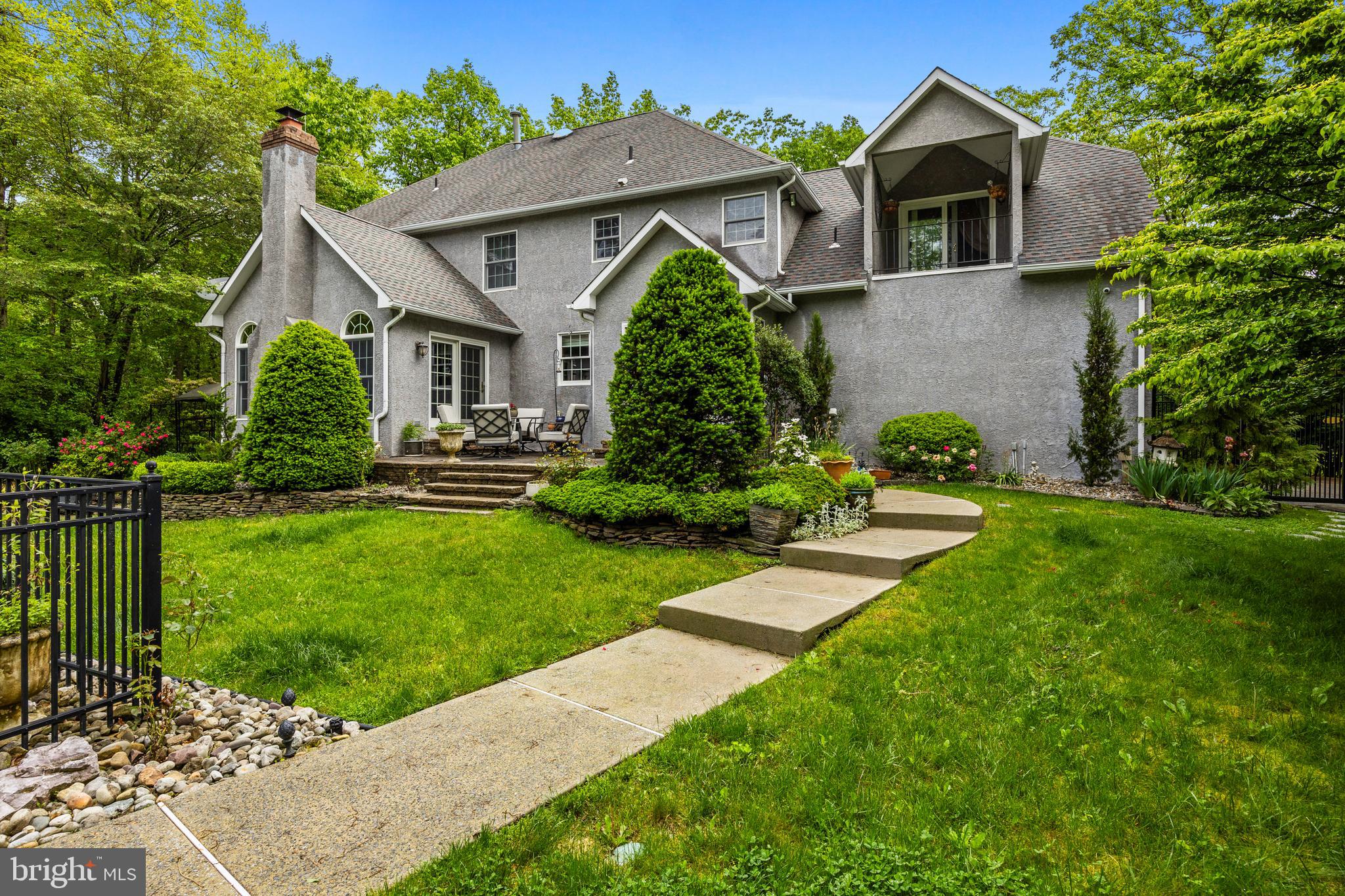 10 Winterberry Ln