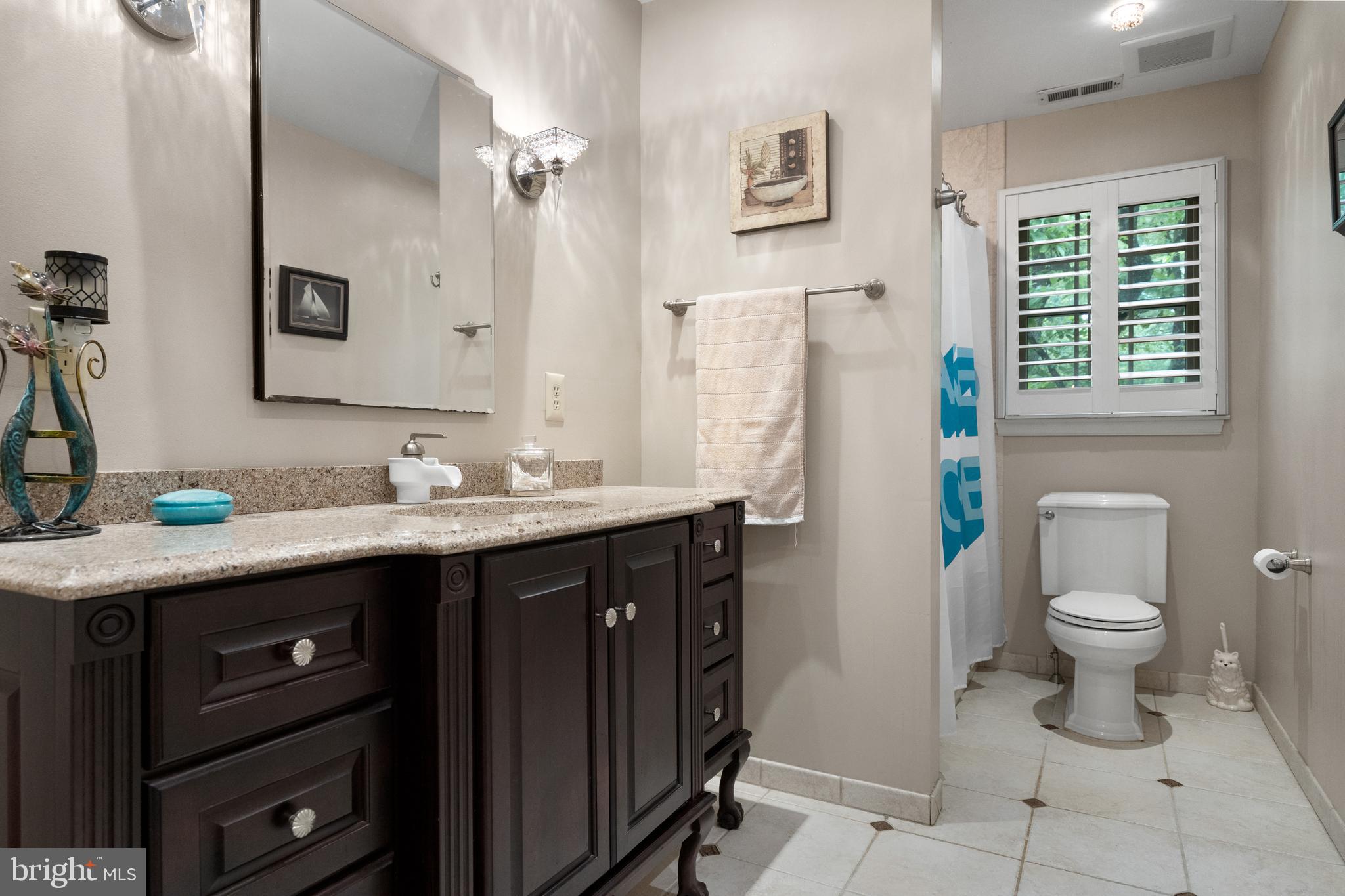 10 Winterberry Ln