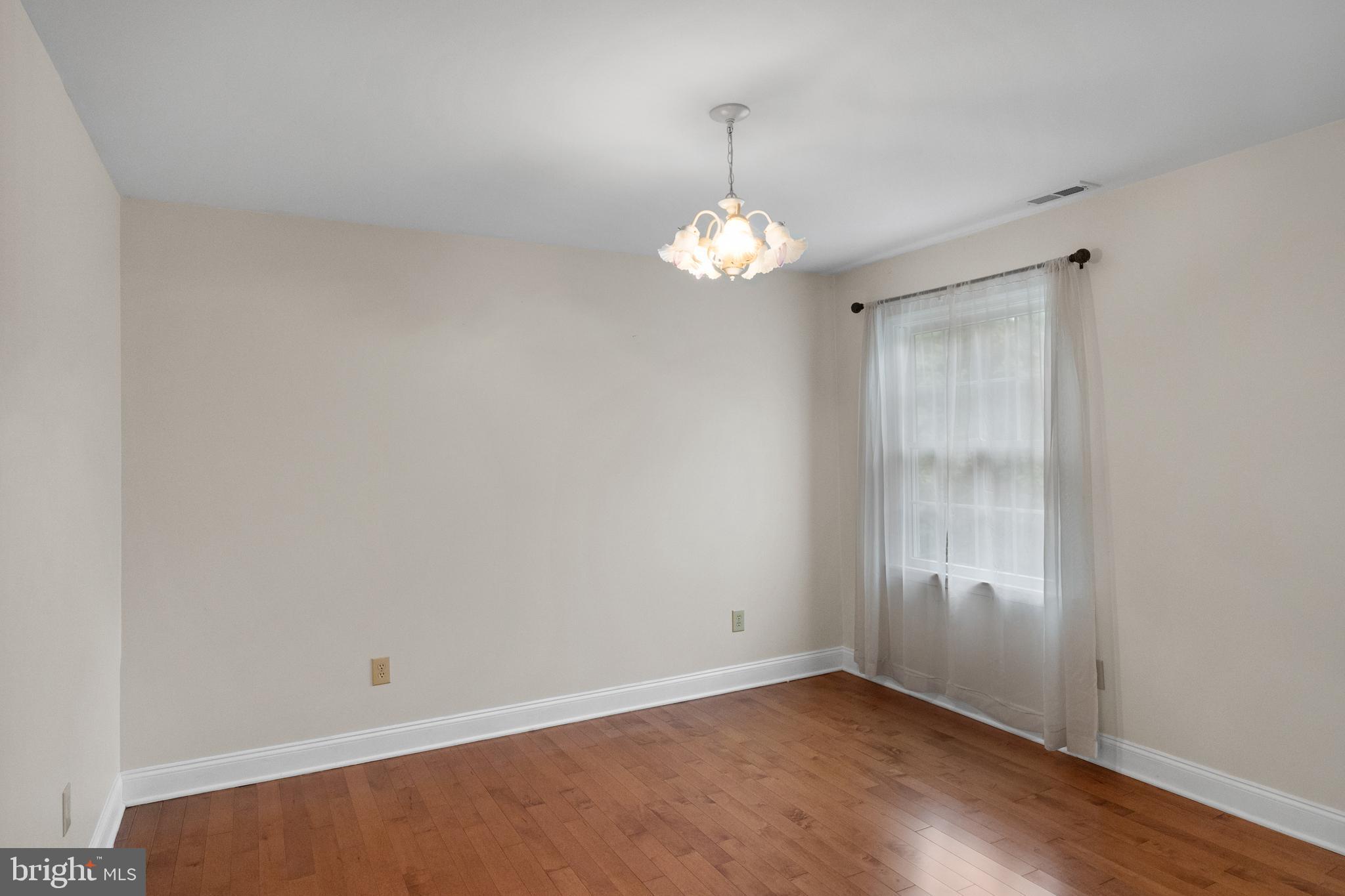 10 Winterberry Ln