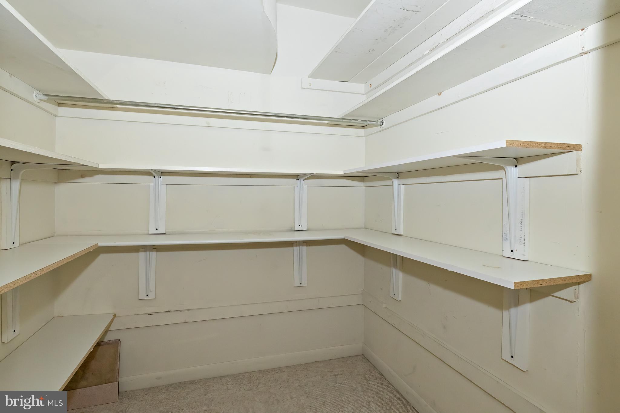 305 CHESTNUT PLACE 305