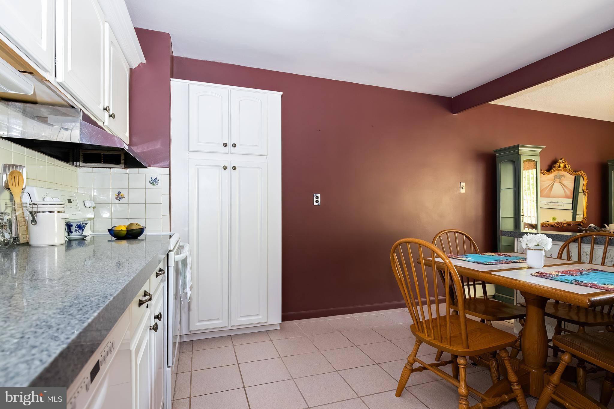 305 CHESTNUT PLACE 305