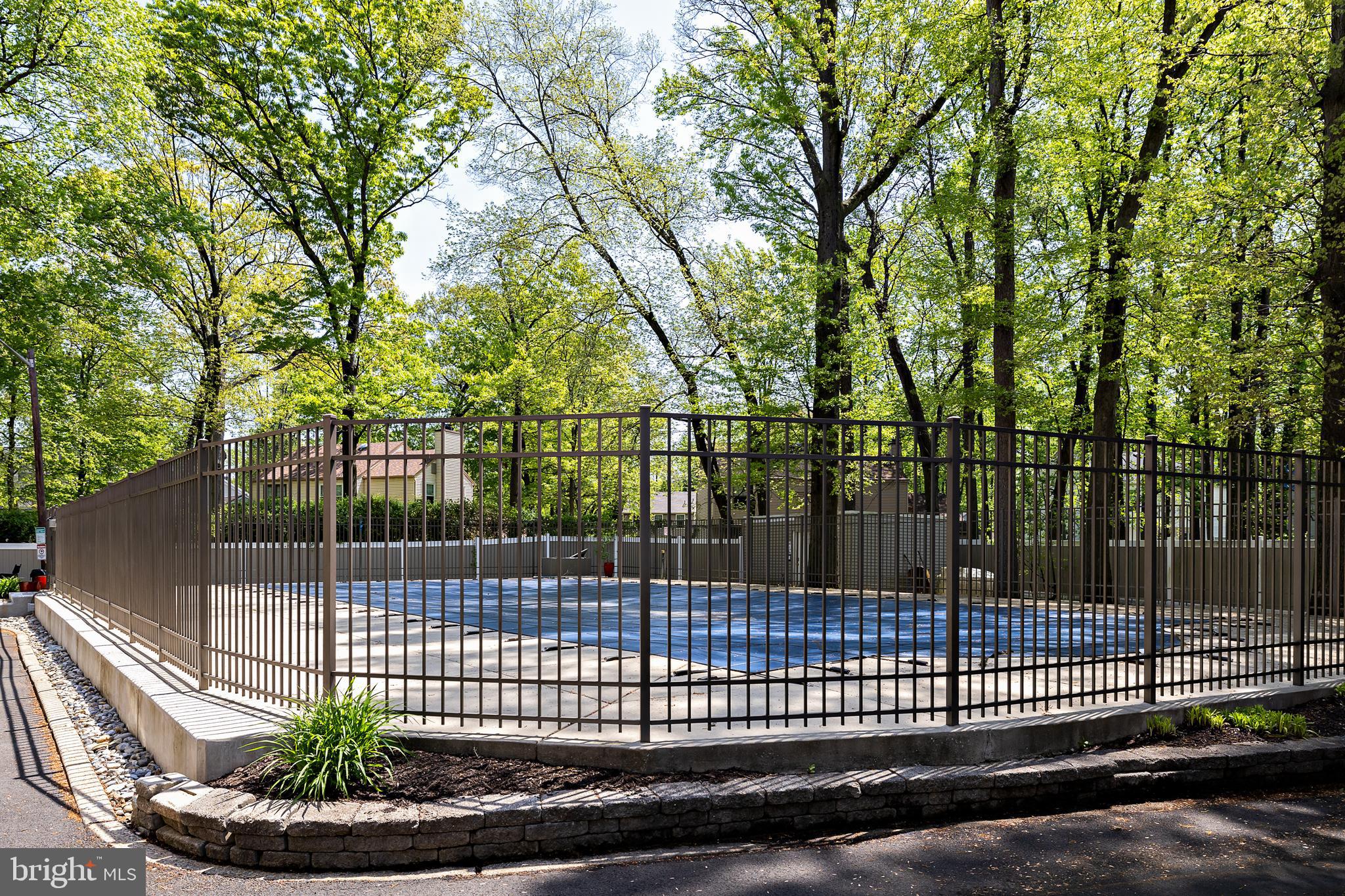 305 CHESTNUT PLACE 305