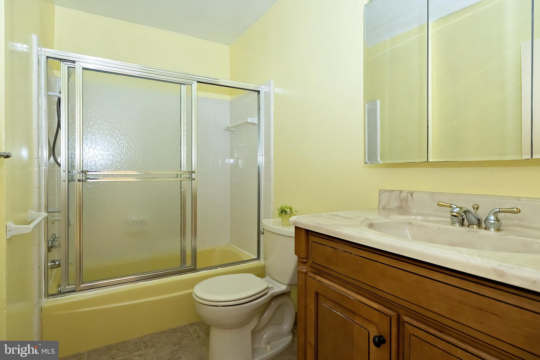 305 CHESTNUT PLACE 305