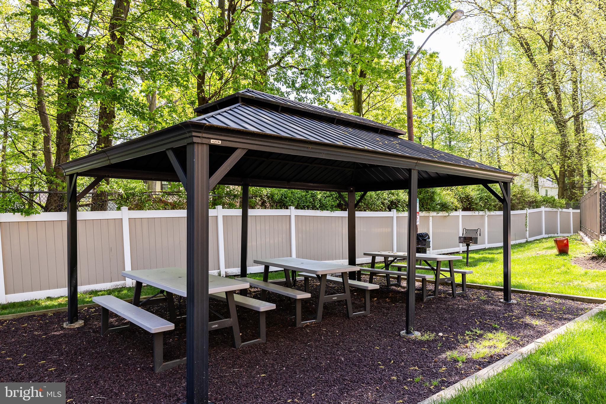 305 CHESTNUT PLACE 305