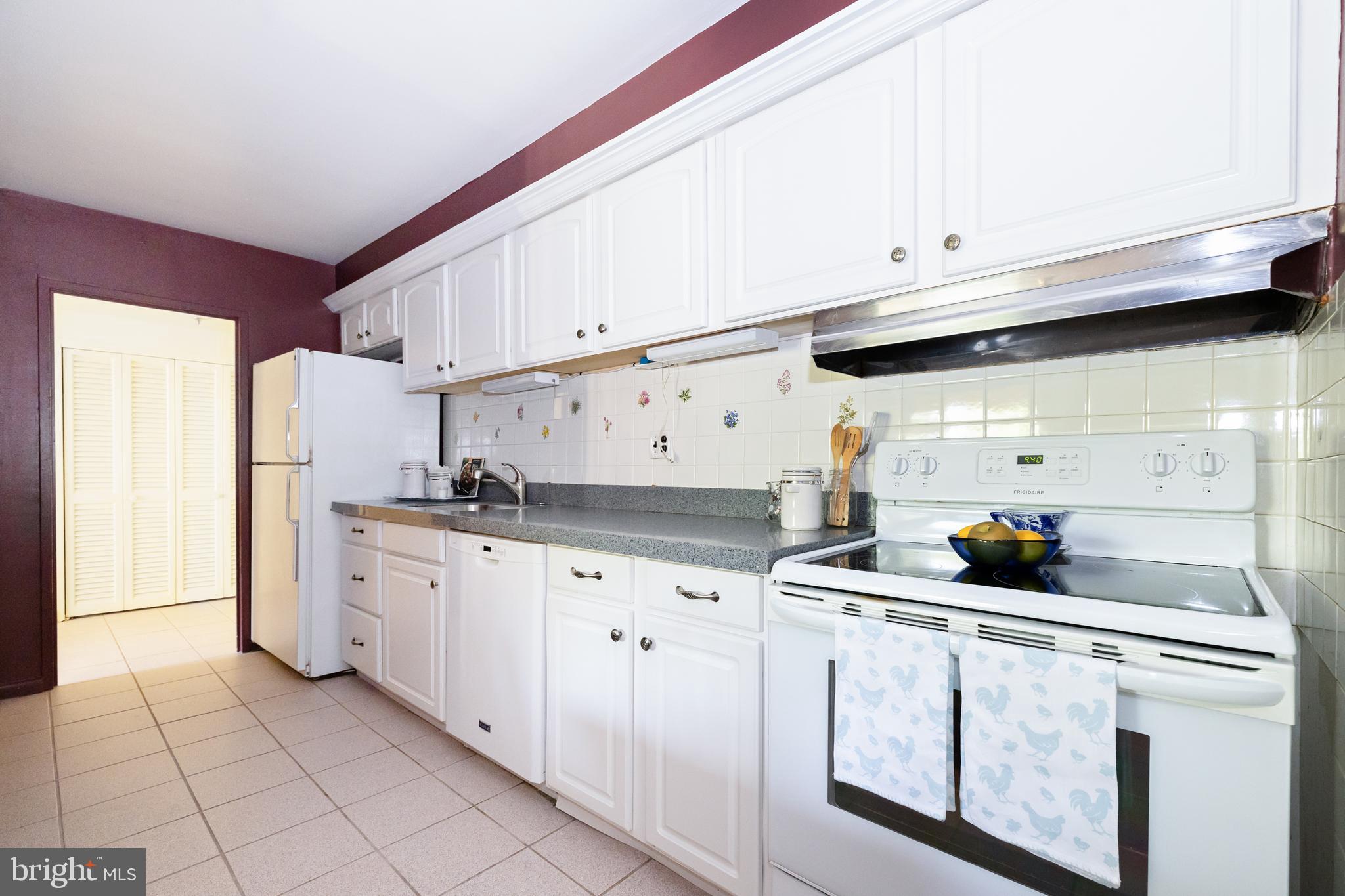 305 CHESTNUT PLACE 305