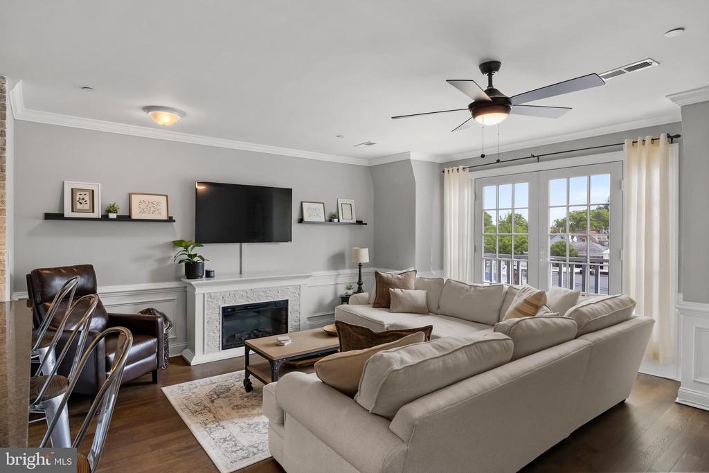 30 Kings Ct #305