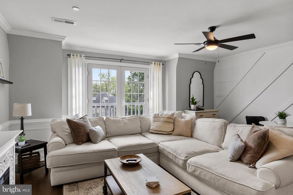 30 Kings Ct #305