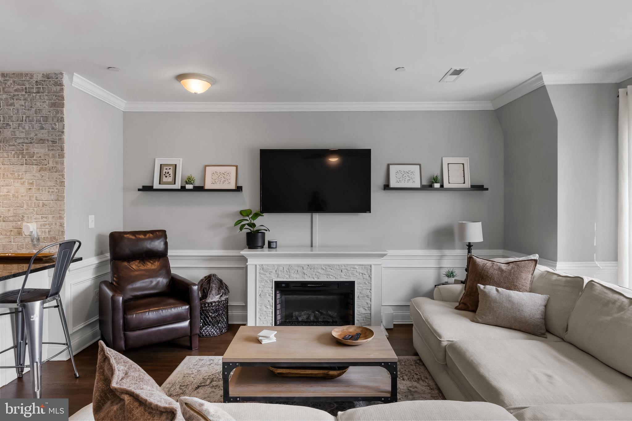 30 Kings Ct #305
