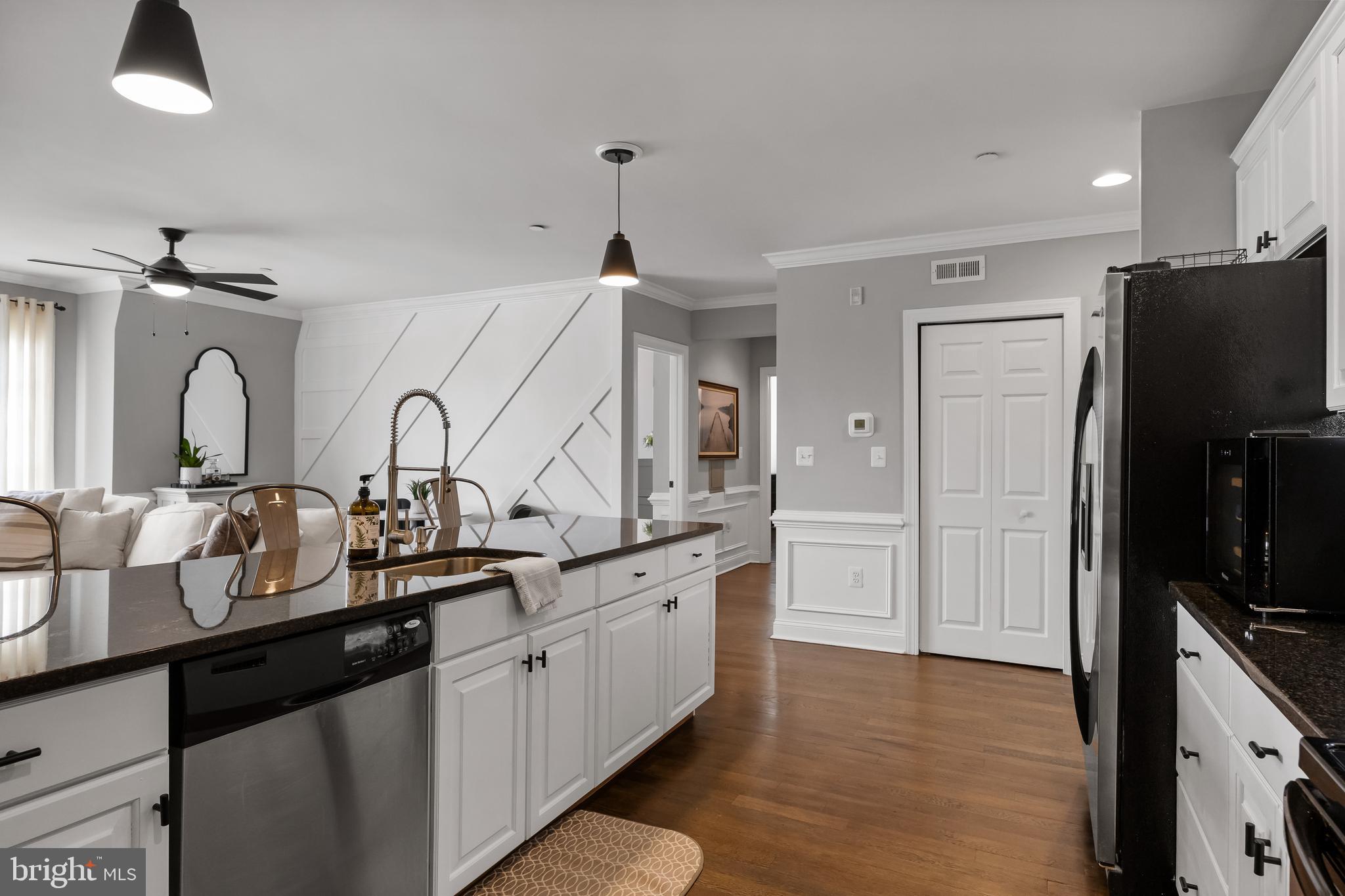 30 Kings Ct #305
