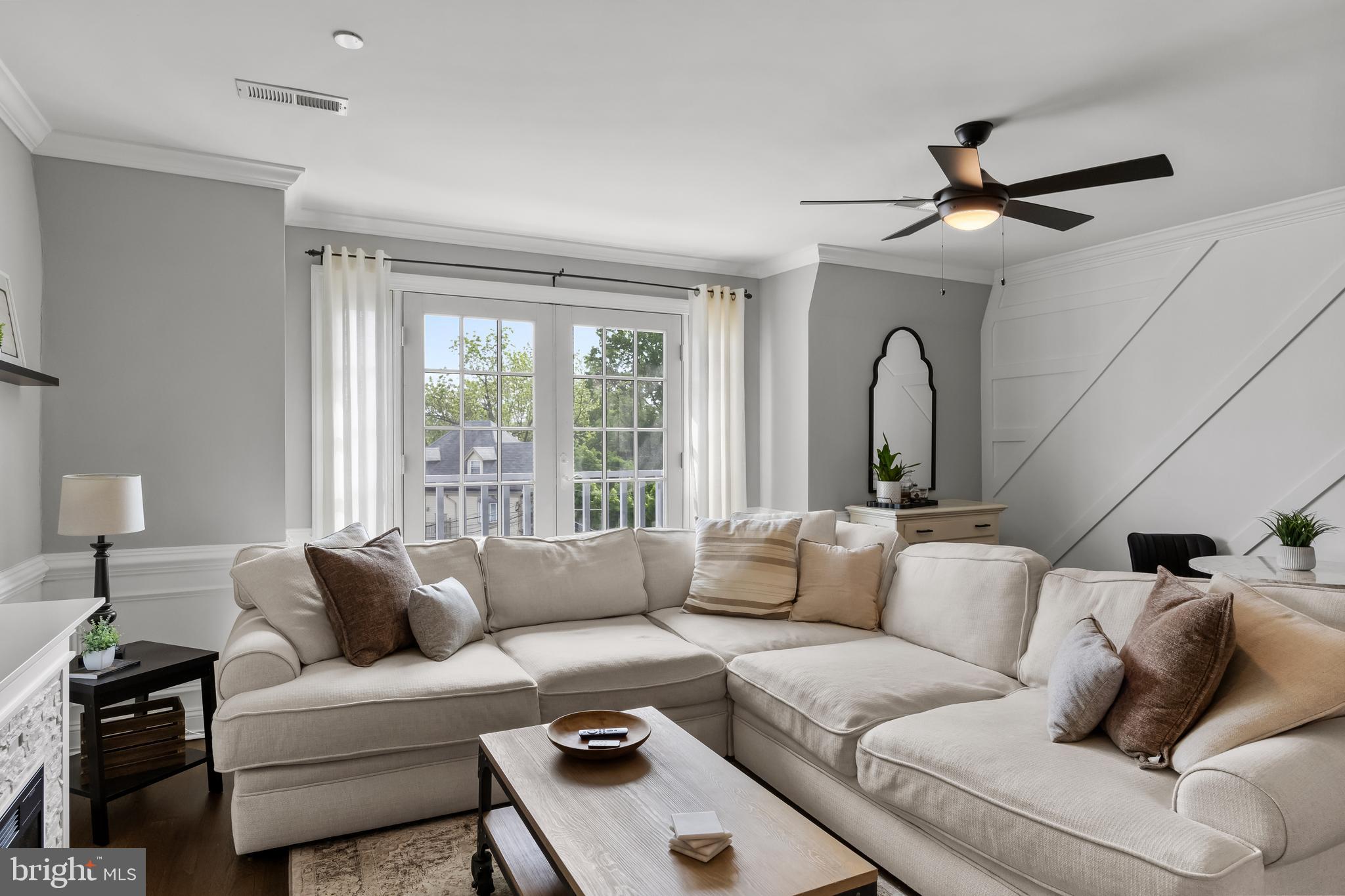 30 Kings Ct #305