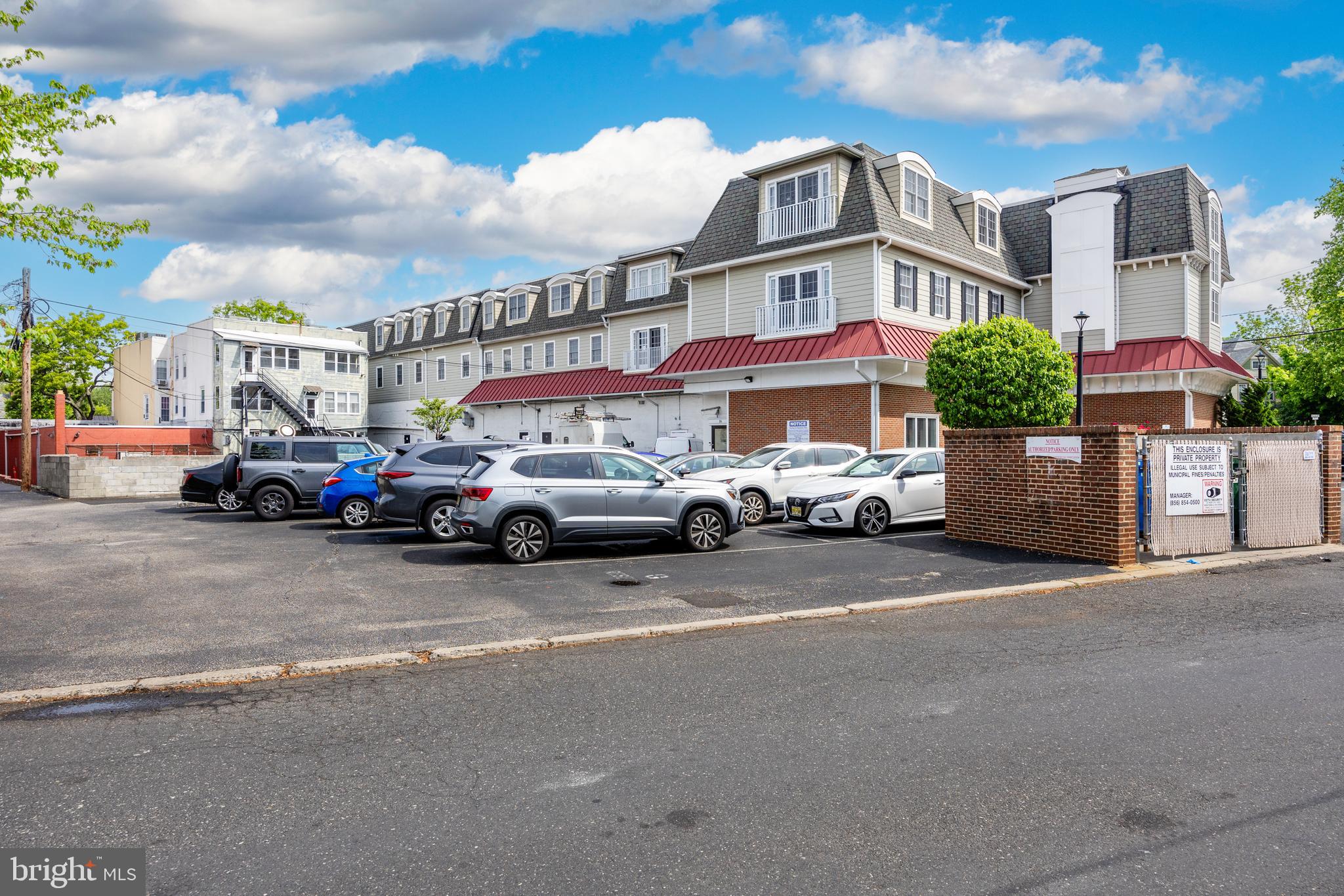 30 Kings Ct #305