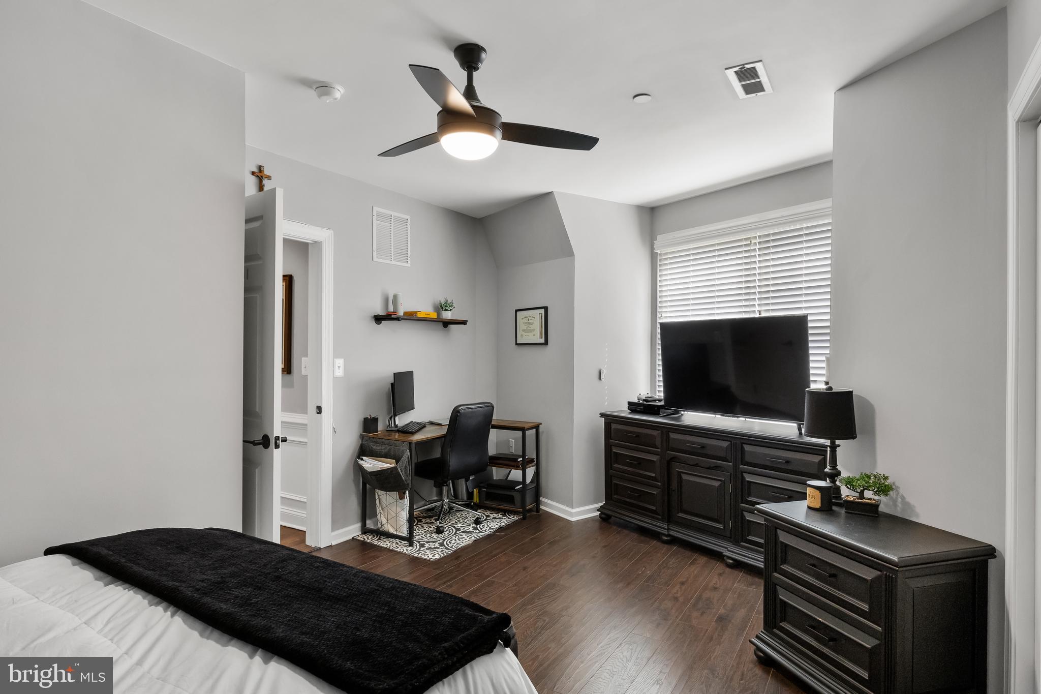 30 Kings Ct #305