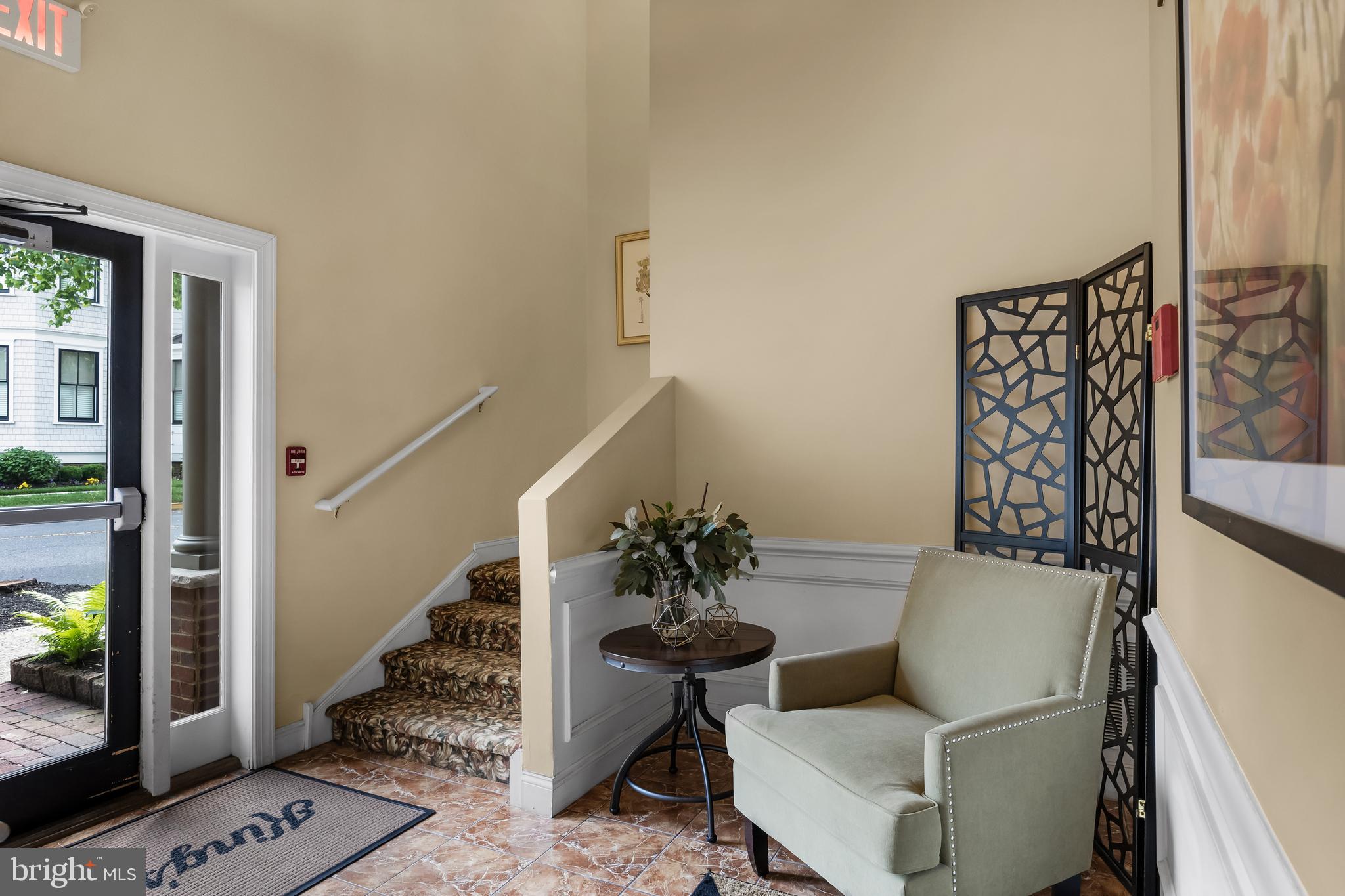 30 Kings Ct #305