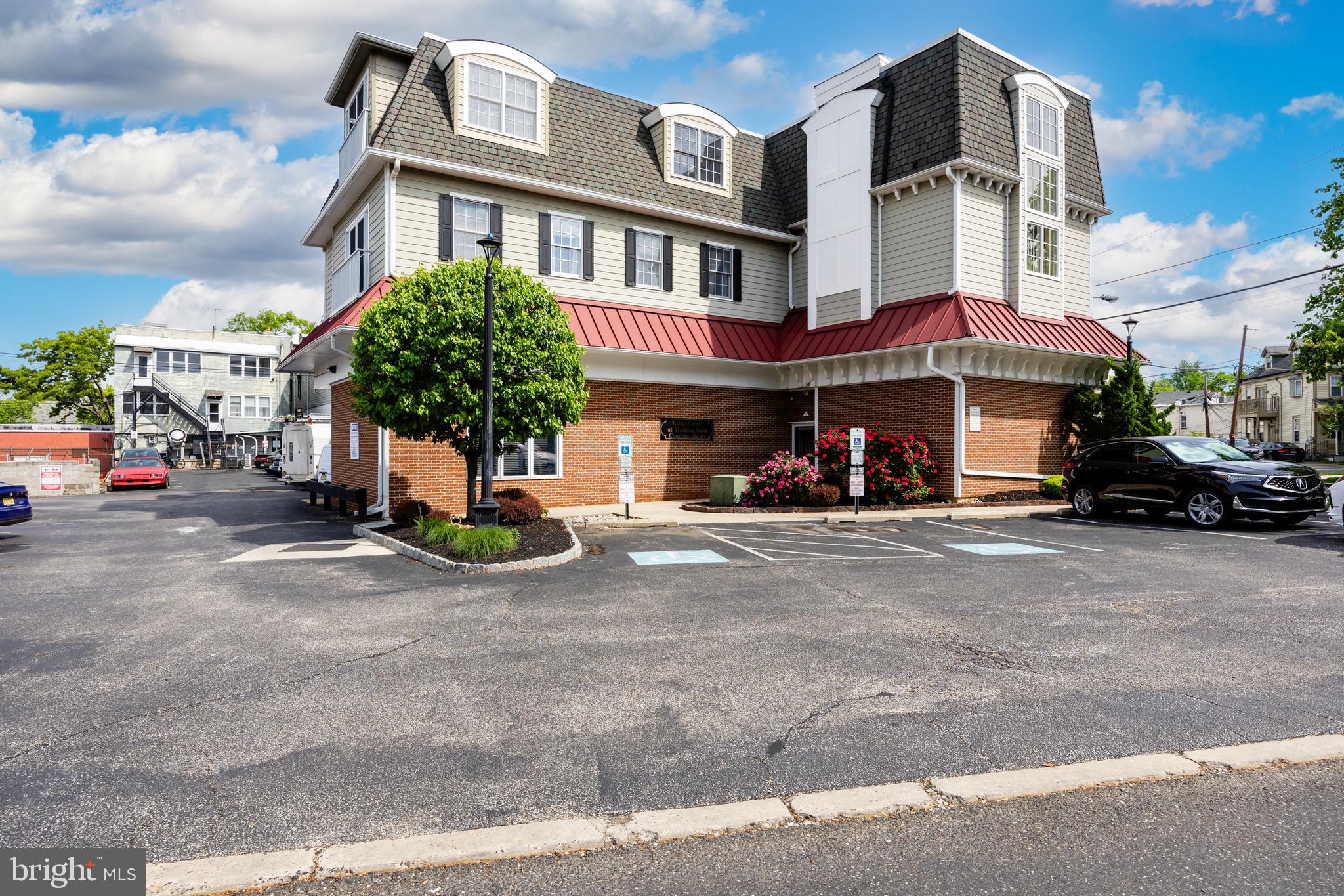 30 Kings Ct #305