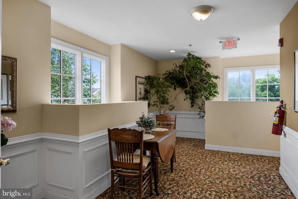 30 Kings Ct #305