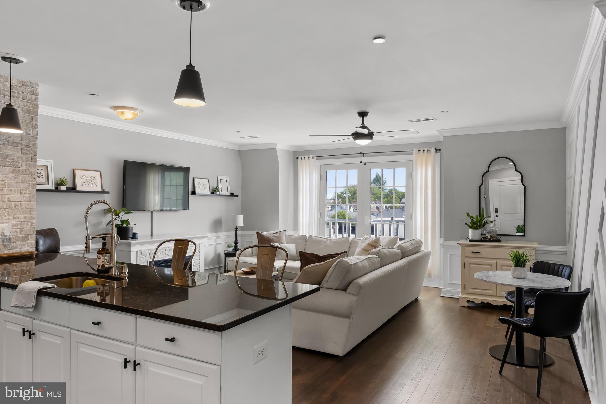 30 Kings Ct #305