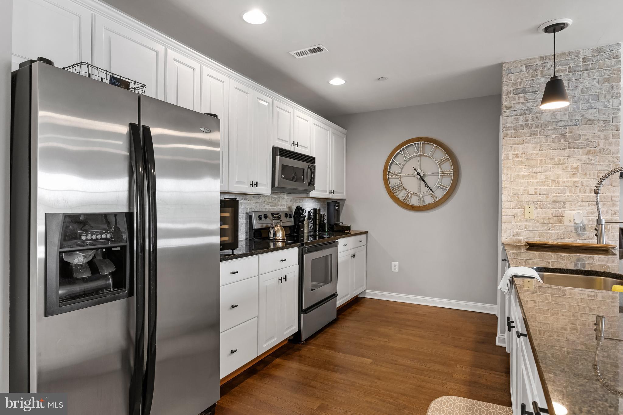 30 Kings Ct #305