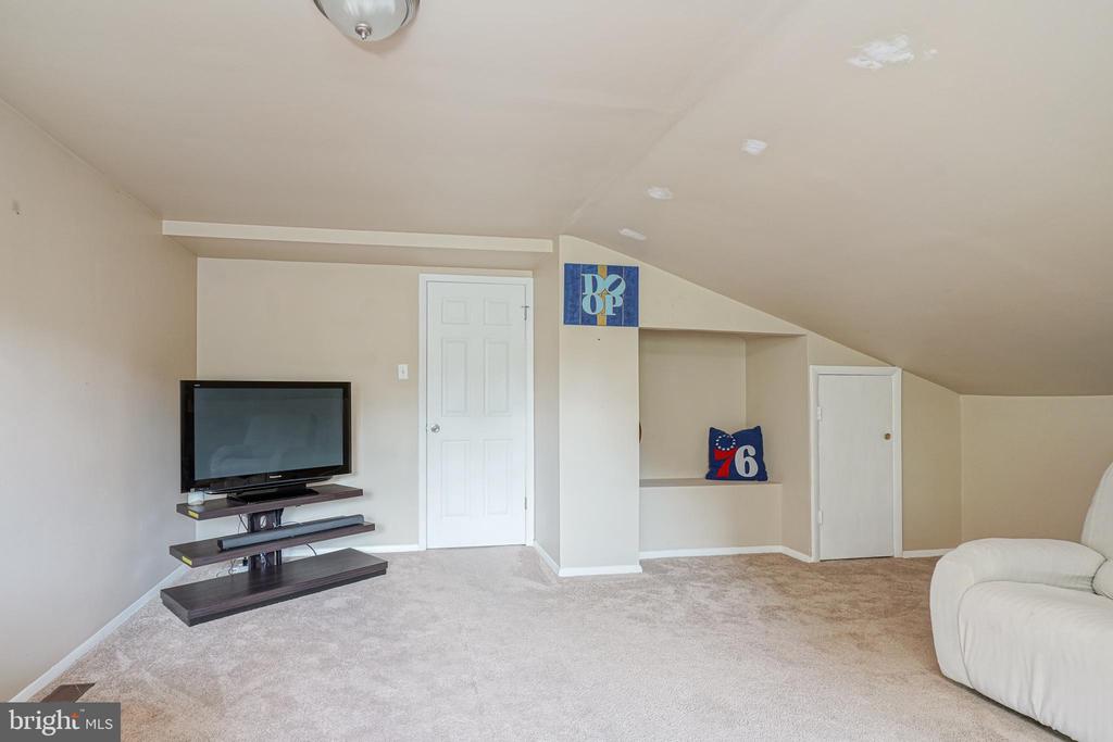 6 PITTMAN PLACE