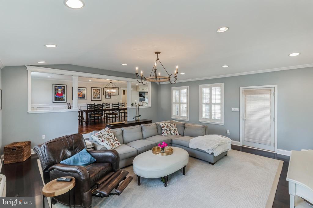 318 NEWTON COURT