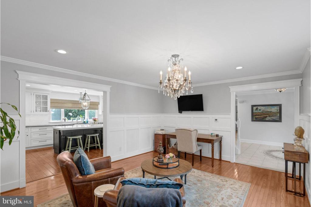 318 NEWTON COURT