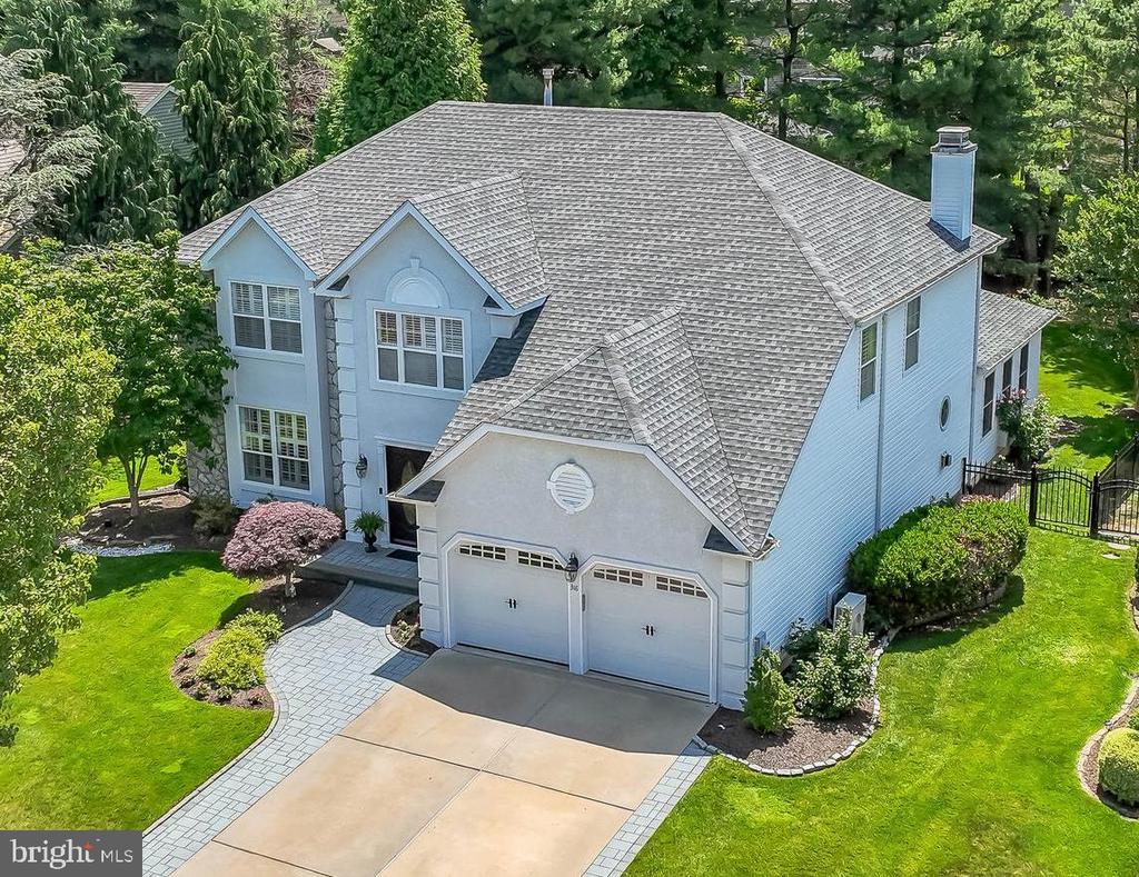 318 NEWTON COURT