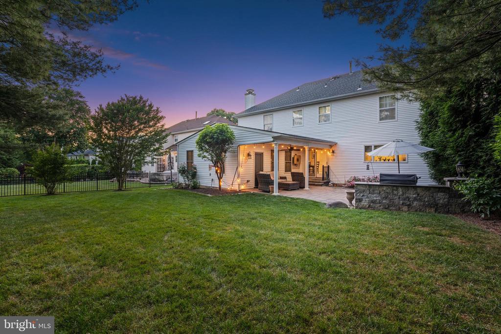 318 NEWTON COURT