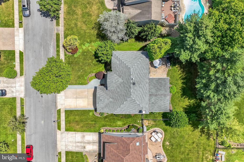 318 NEWTON COURT