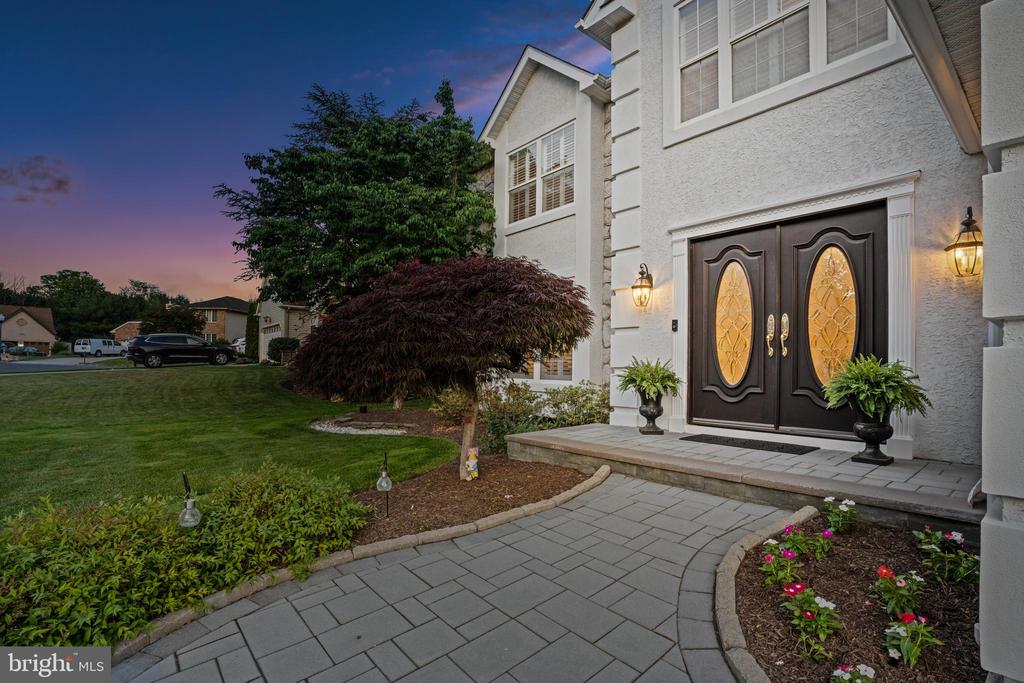 318 NEWTON COURT