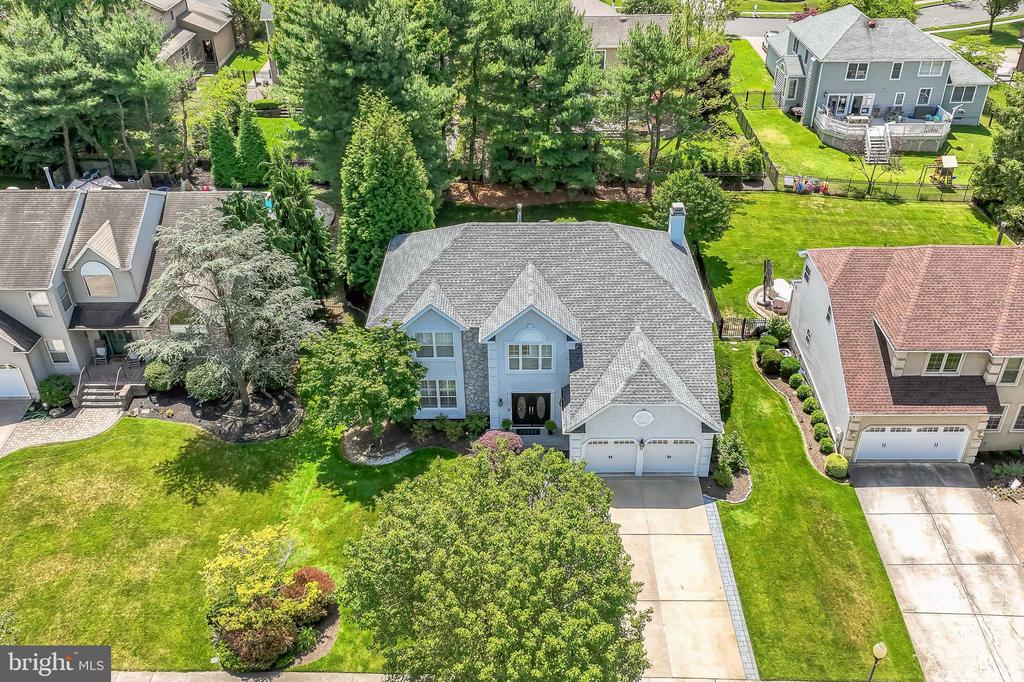 318 NEWTON COURT