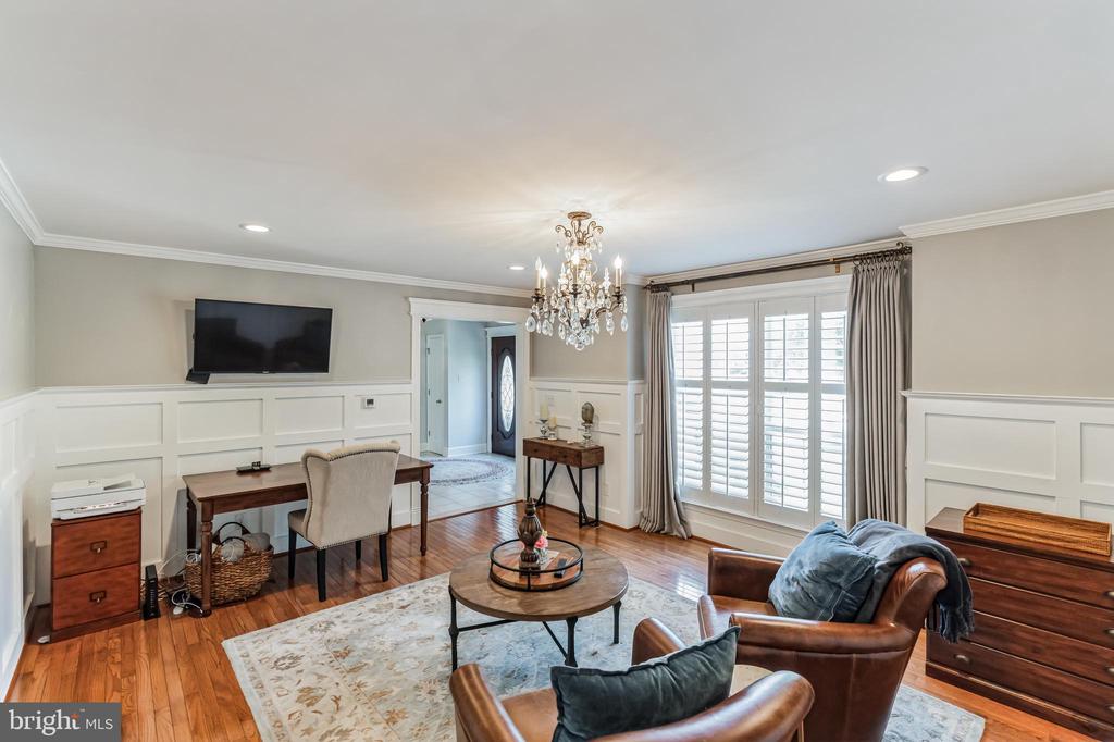 318 NEWTON COURT