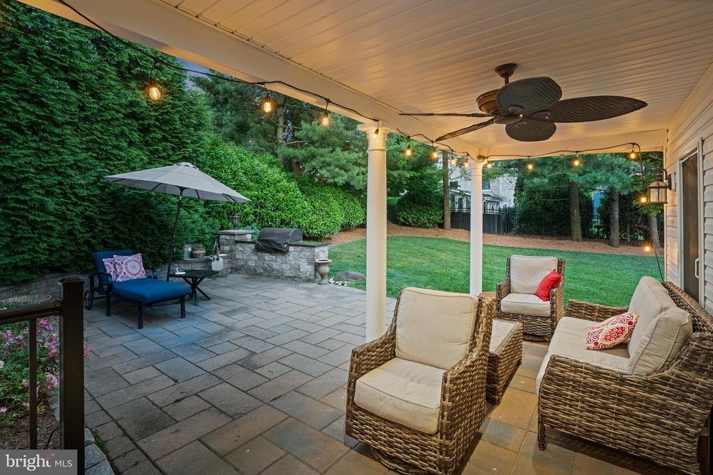 318 NEWTON COURT