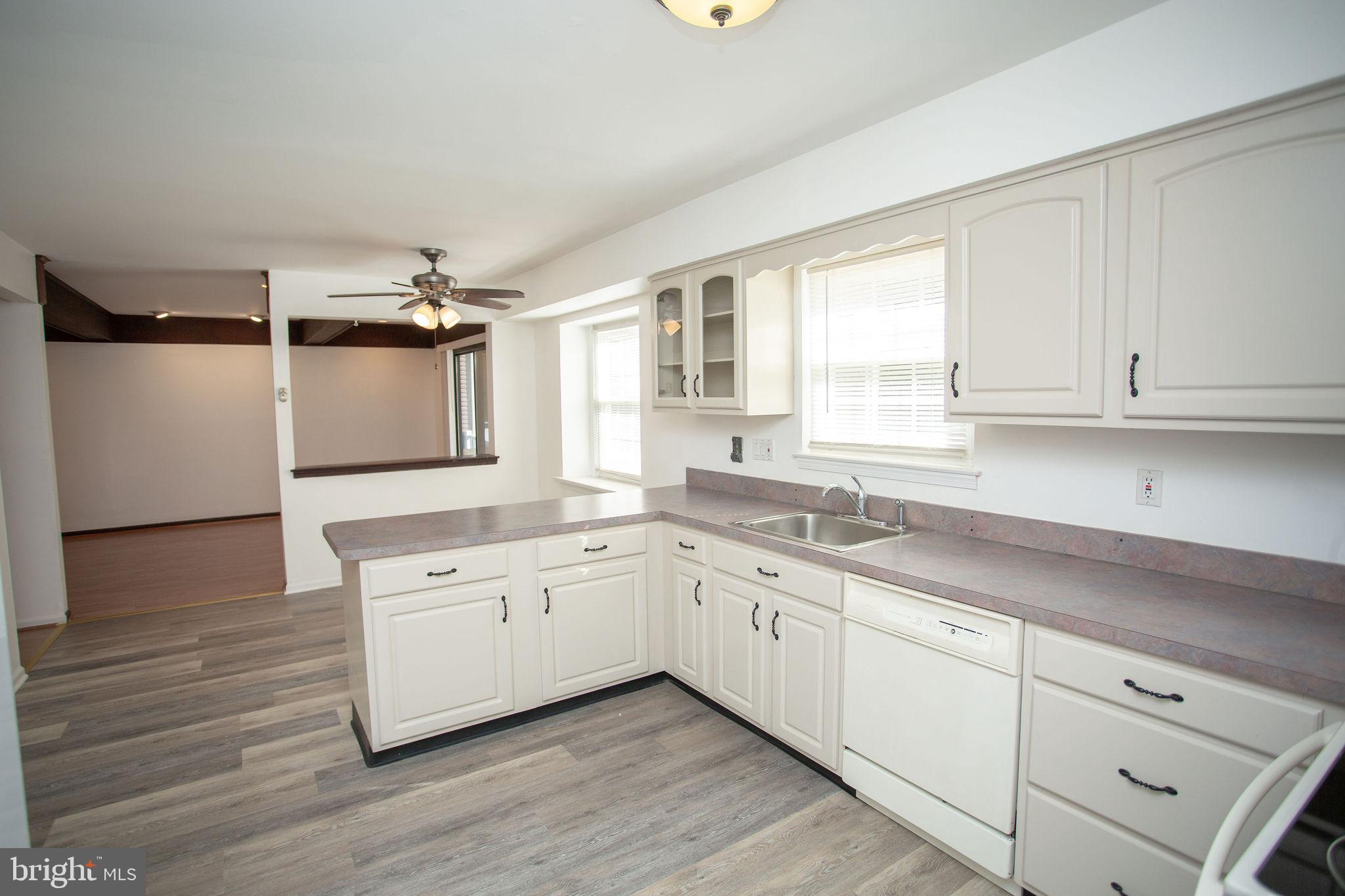 9 N GREEN ACRE DRIVE