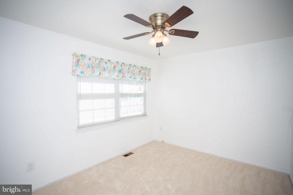 9 N GREEN ACRE DRIVE