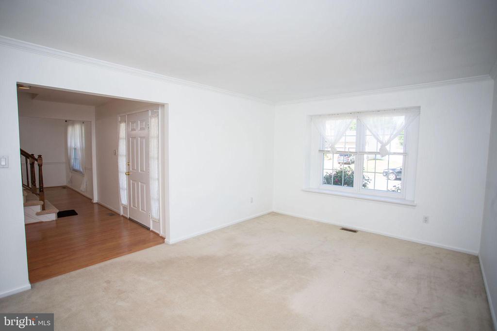 9 N GREEN ACRE DRIVE