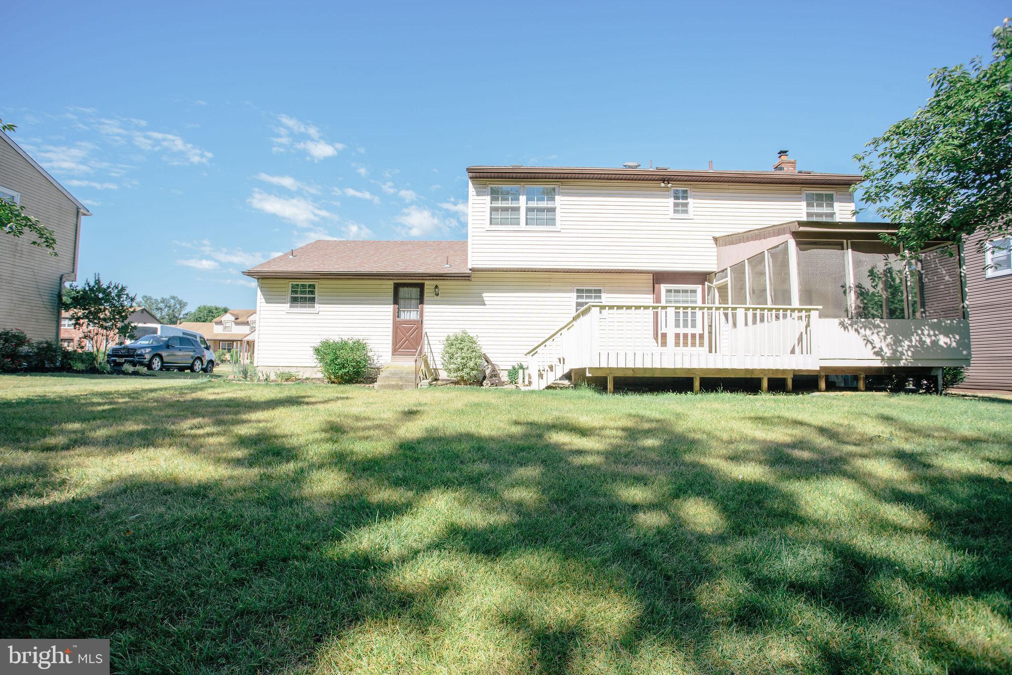 9 N GREEN ACRE DRIVE