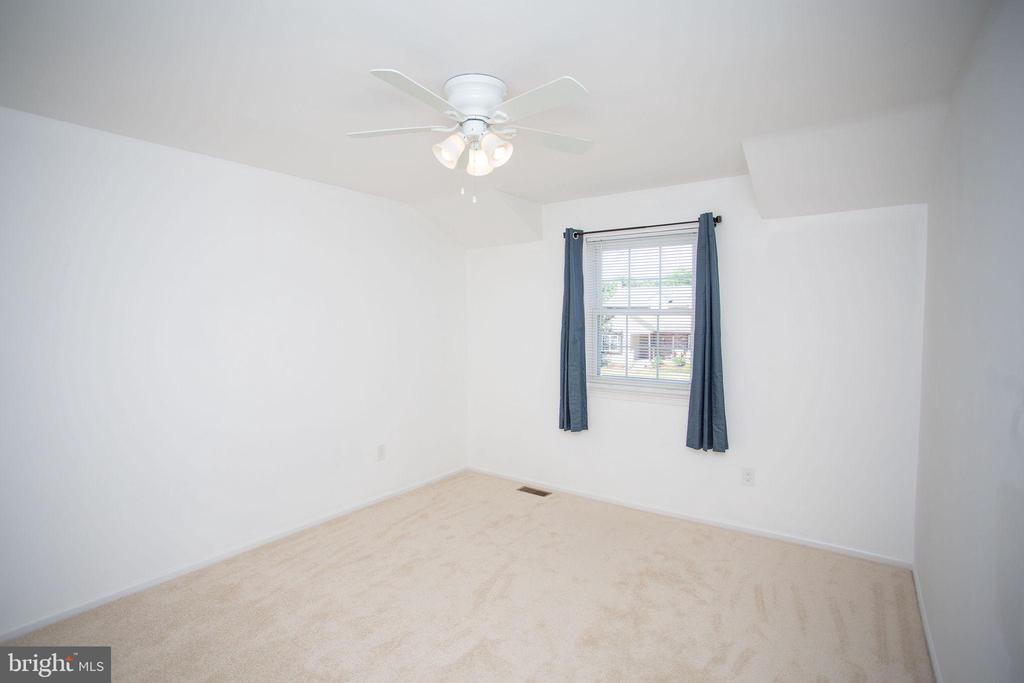 9 N GREEN ACRE DRIVE