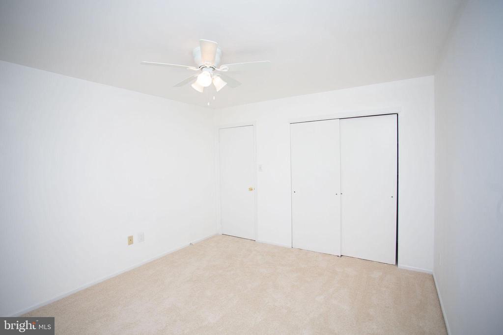 9 N GREEN ACRE DRIVE