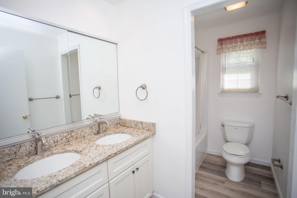 9 N GREEN ACRE DRIVE