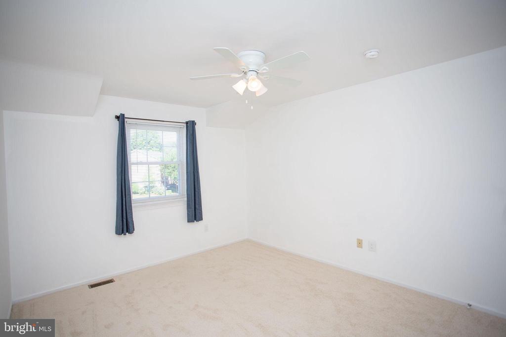 9 N GREEN ACRE DRIVE