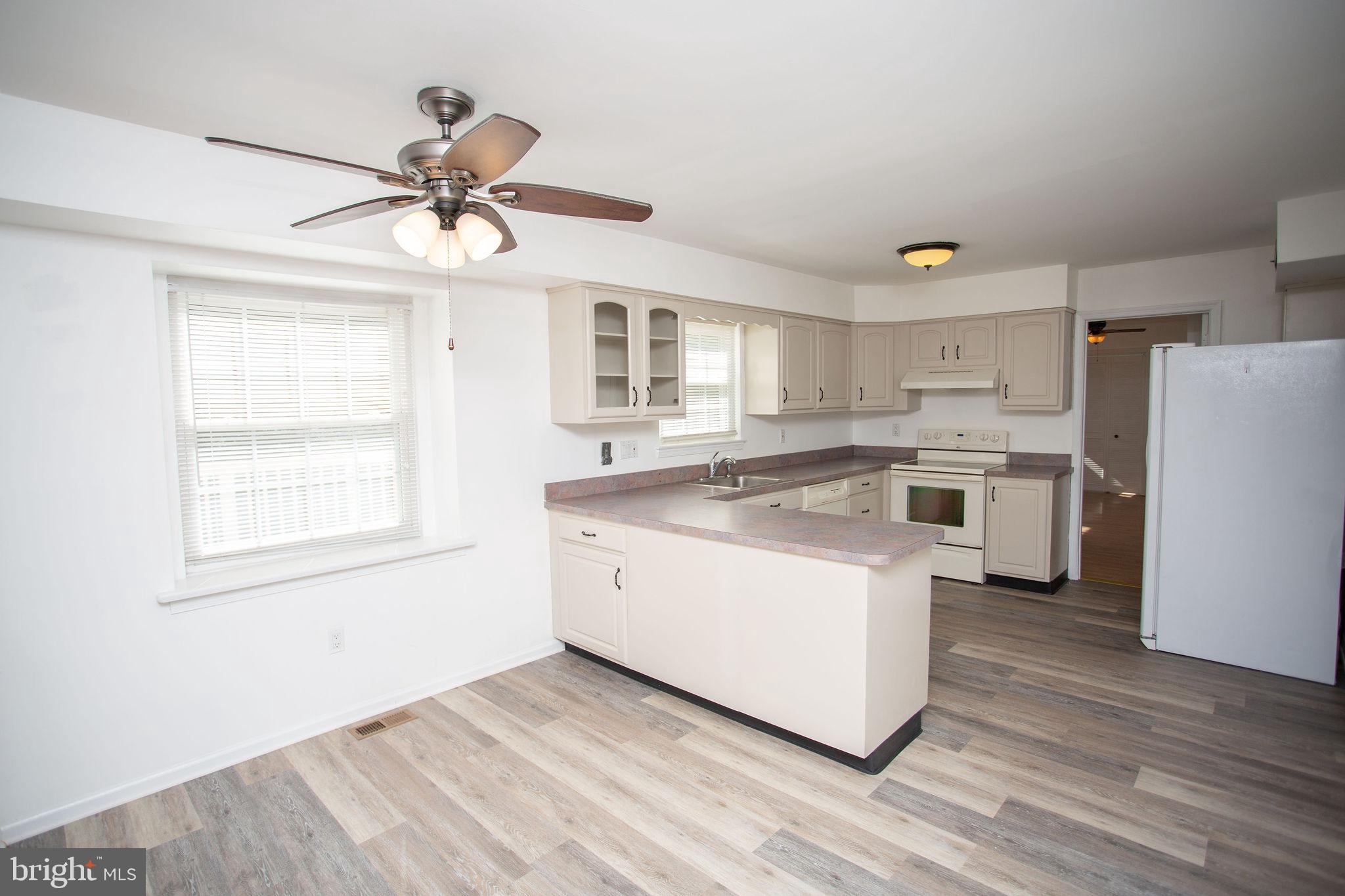 9 N GREEN ACRE DRIVE