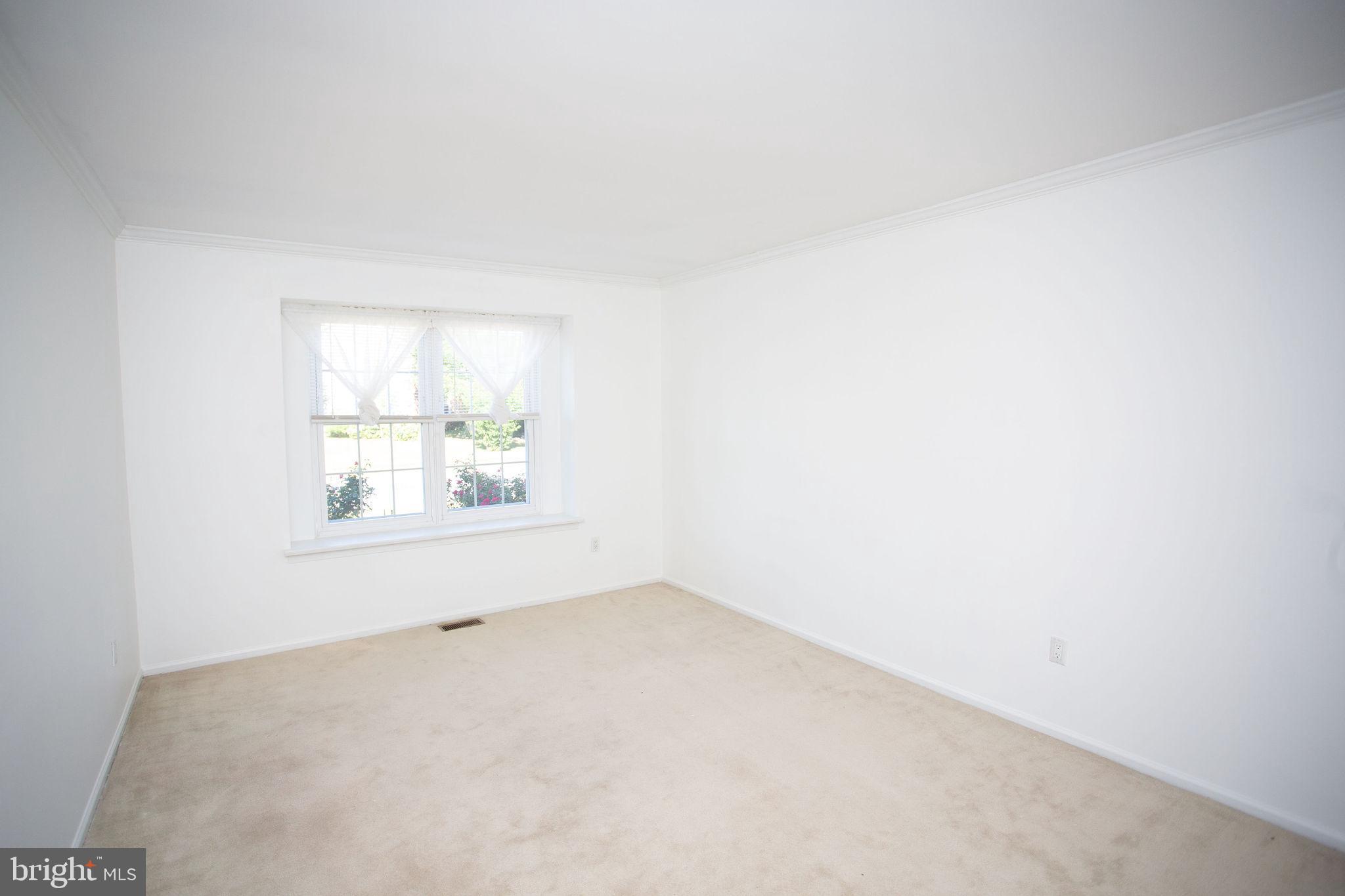 9 N GREEN ACRE DRIVE